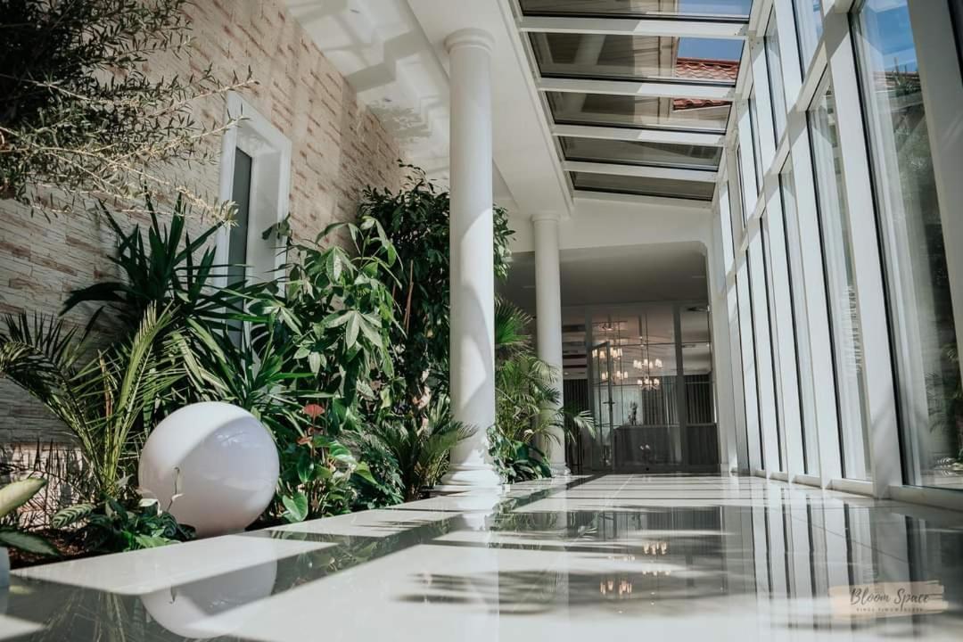 Hotel Millenium Gora Motyczna Exterior photo