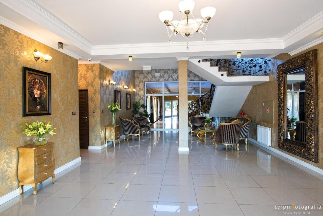 Hotel Millenium Gora Motyczna Exterior photo