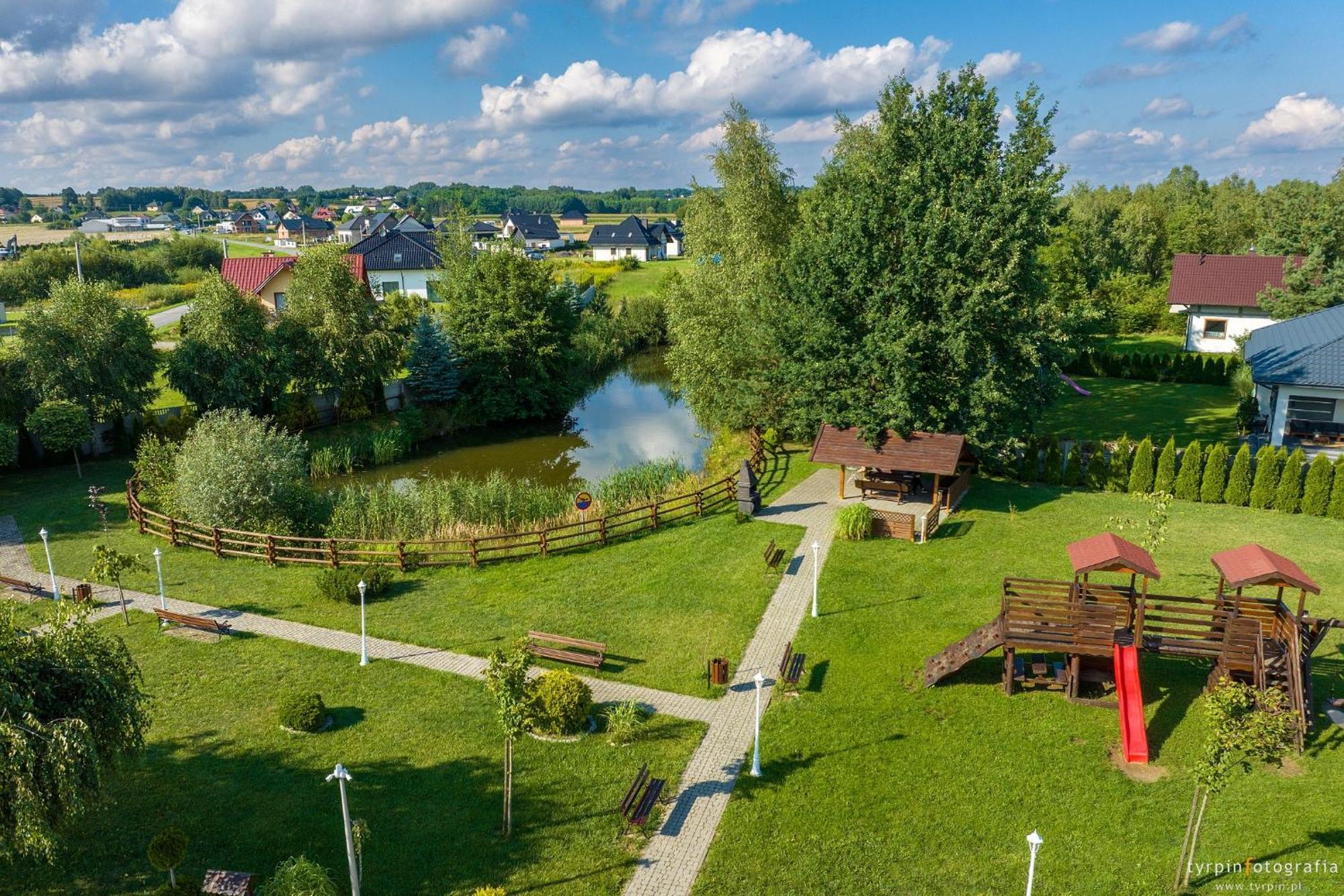 Hotel Millenium Gora Motyczna Exterior photo