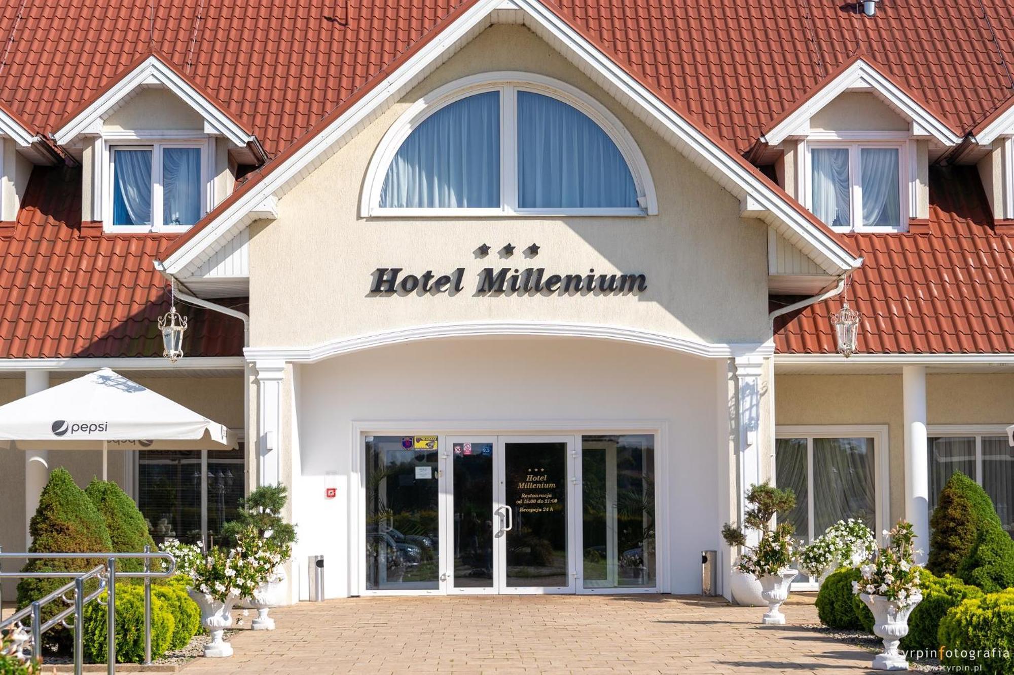 Hotel Millenium Gora Motyczna Exterior photo